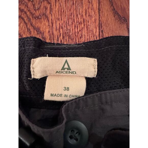 Ascend Men's 38 Gray Cargo Shorts w/ Belt and Carabiner Bass Pro Shop - Picture 10 of 10